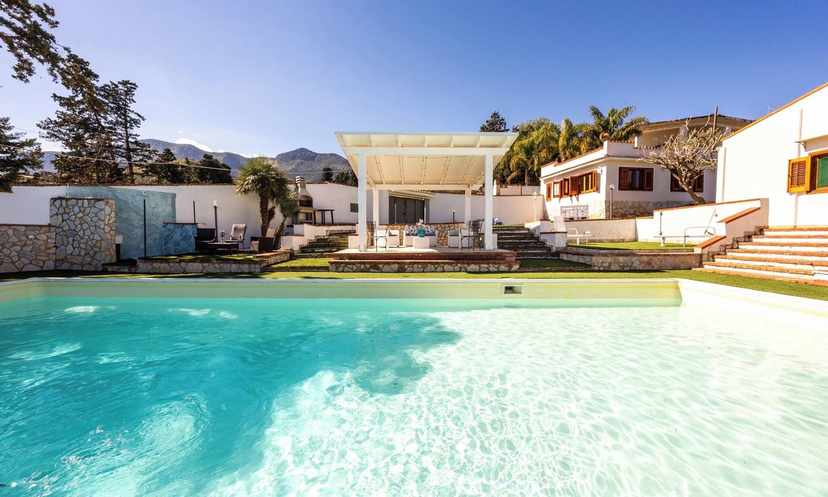 Trabia Villa | Villa Casty by the Sea with Private Pool