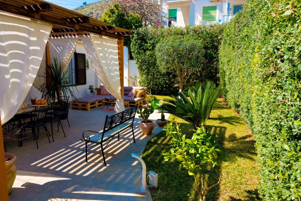 Mondello Apartment | Villa Cinzia-150 mt from the beach