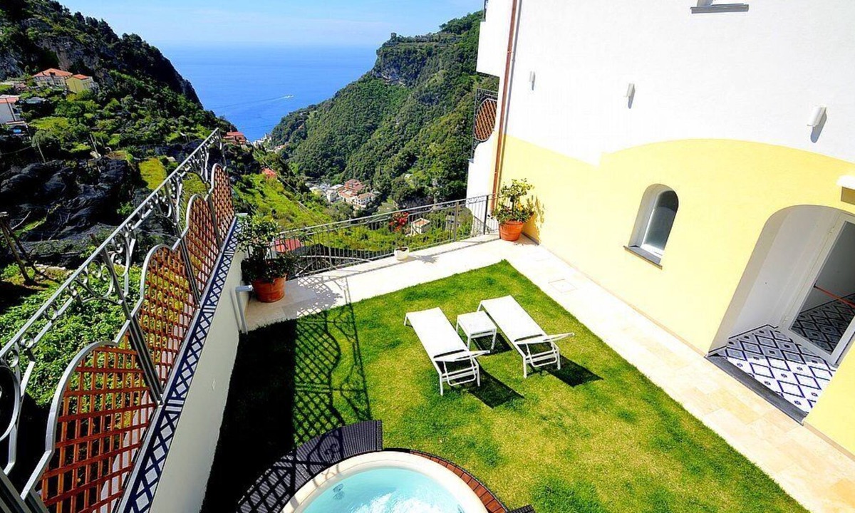 Pontone House | Villa Clarice C, fully refundable with voucher*: A bright and sunny studio apartment in a quiet position, located on a hillside above the sea, with Free WI-FI.