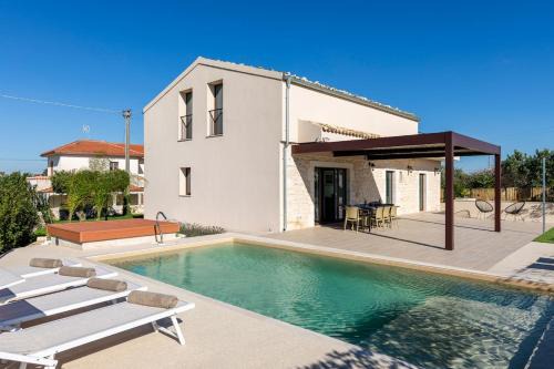 Modica Villa | Villa Colombo - IsulaTravel
