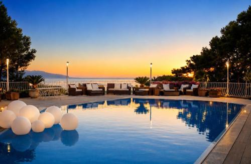 Anacapri Villa | Villa con piscina con 8 camere matrimoniali ad Anacapri, by La Canostra Capri