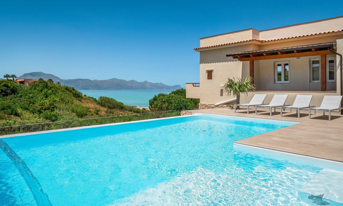 Alcamo Marina Villa | Villa DellAcqua: Infinity Pool with Sea View