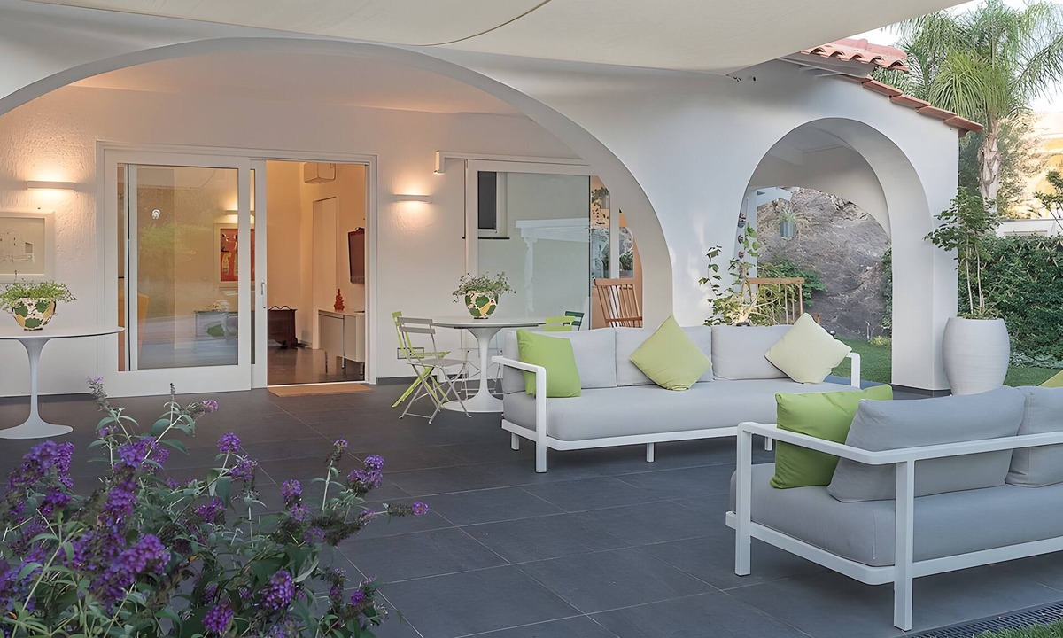 Ischia Porto Villa | Villa 'Di Charme Ischia Porto' with Shared Terrace, Wi-Fi and Air Conditioning