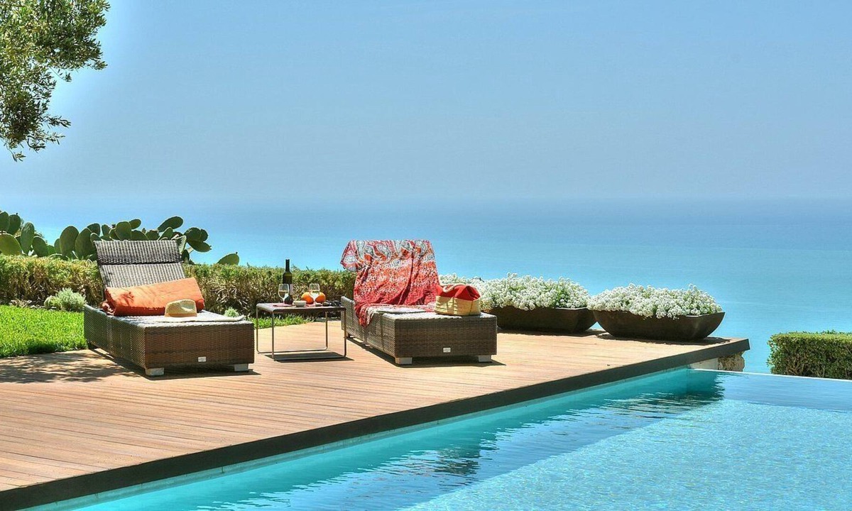 Licata Apartment | Villa Donzella, fully refundable with voucher*: An elegant and welcoming apartment that is part of a villa which faces the sun and the sea, with Free WI-FI.