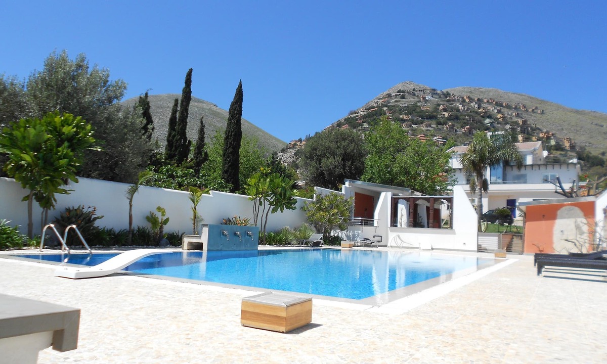 Mondello Apartment | Villa Elloise's Apartment with Luxury Private Pool in Mondello