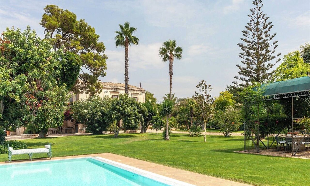 Scicli Villa | Villa Farli - Ten Bedroom Villa, Sleeps 20