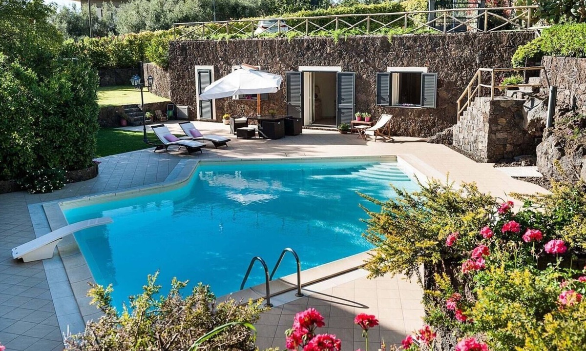 Ragalna Villa | Villa Fiorella - Private villa with heated pool