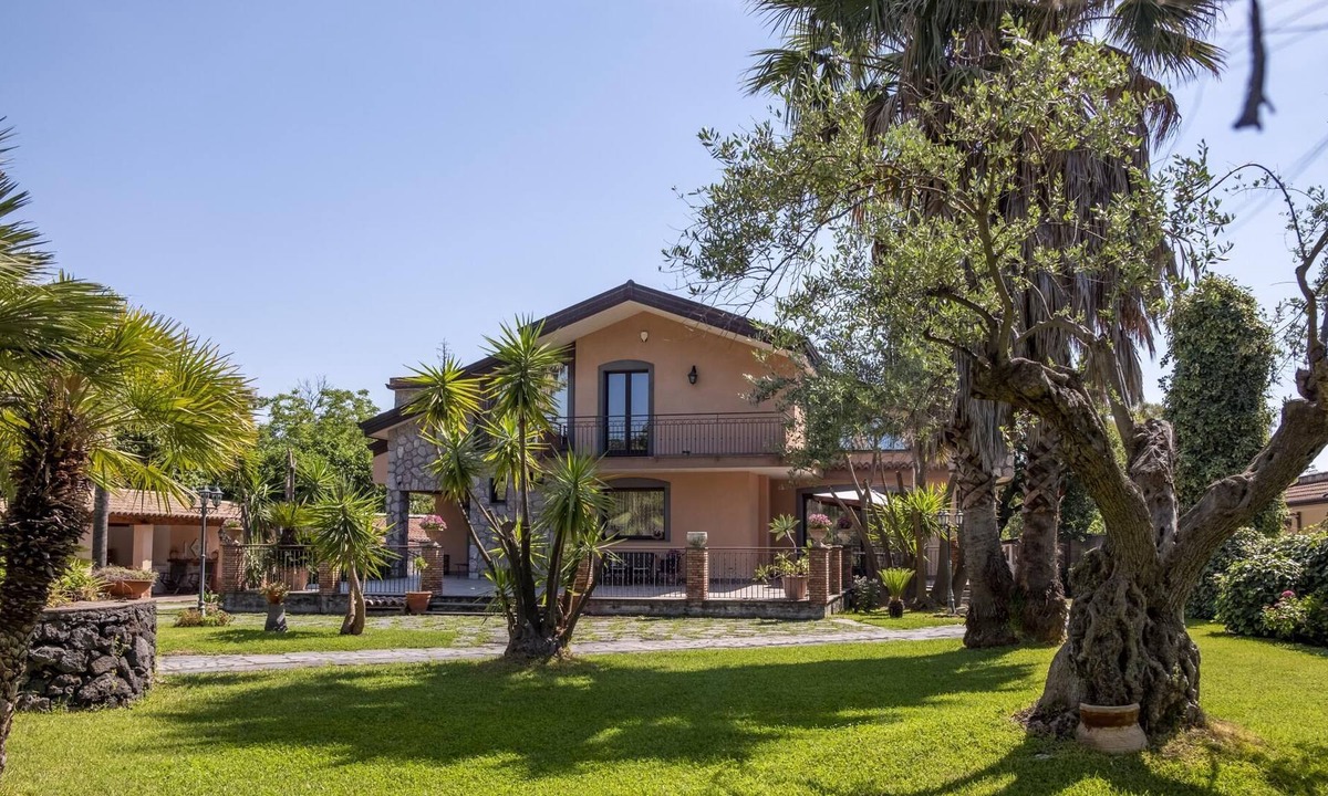 Borgo-Sanzio Villa | Villa Fiorita - Aci Sant'antonio