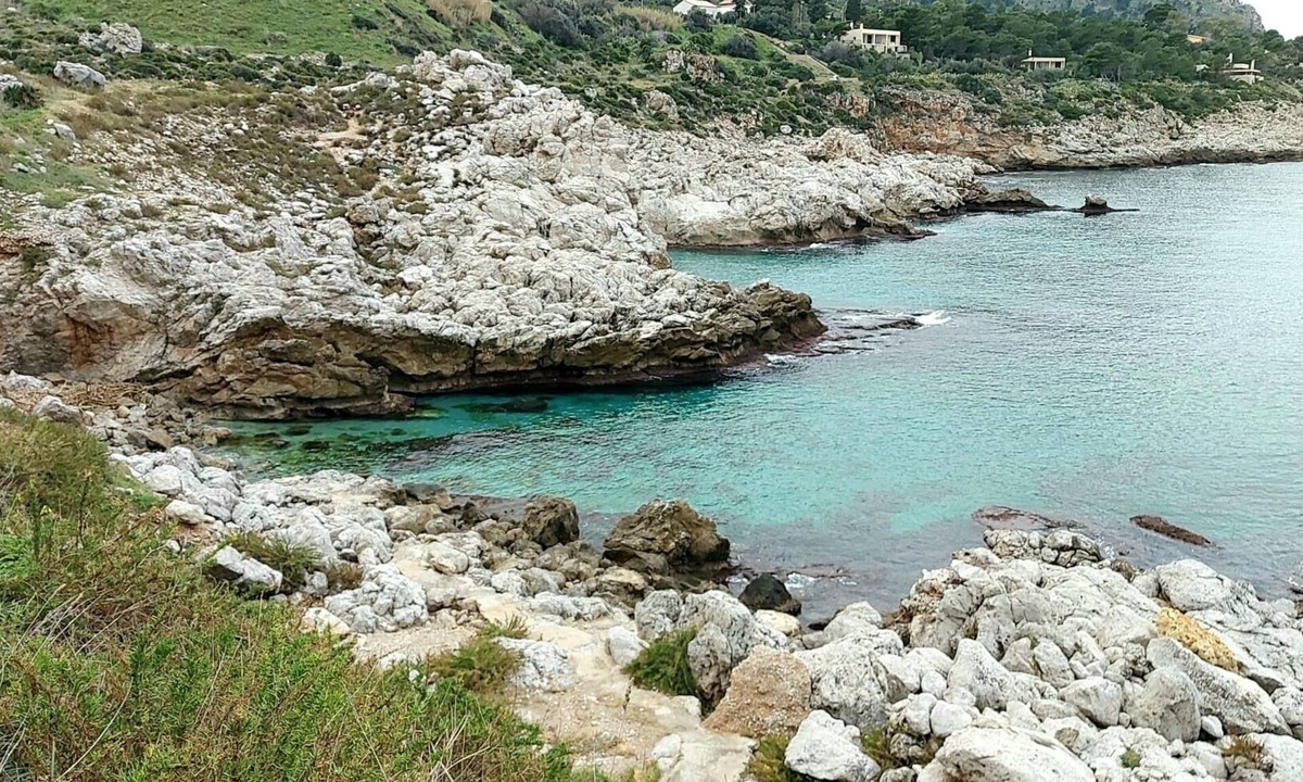 Capo Zafferano Bed & Breakfast | Villa Flavia Eco B&B a 50 metri dal mare con piscina e camere in stile siciliano