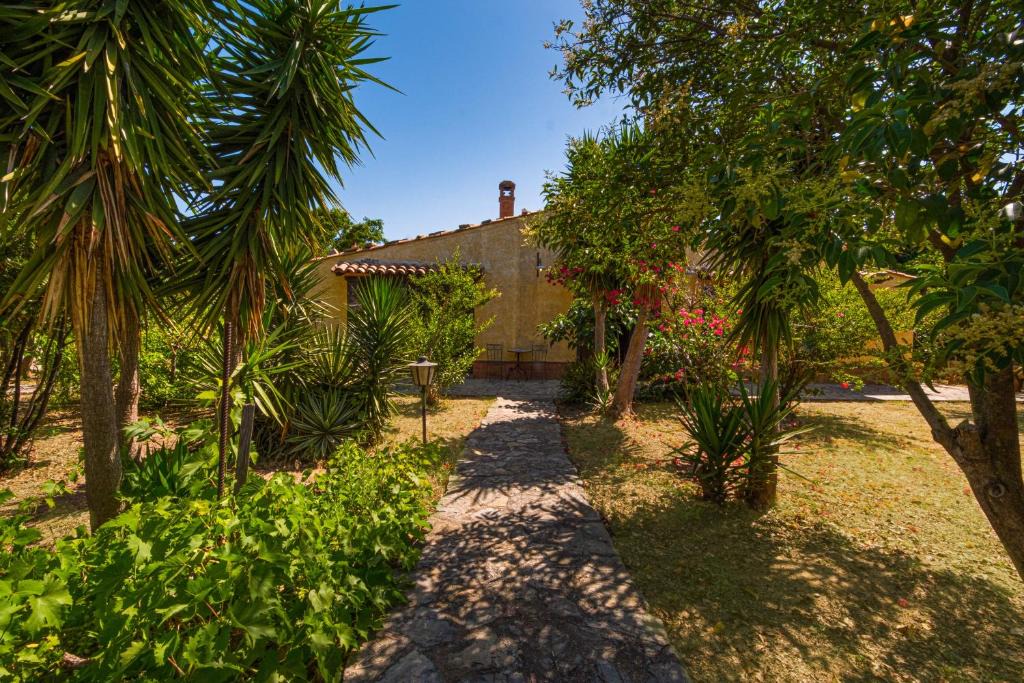 Caronia Villa | Villa Fratantoni Piana - Villa privata con accesso diretto alla spiaggia
