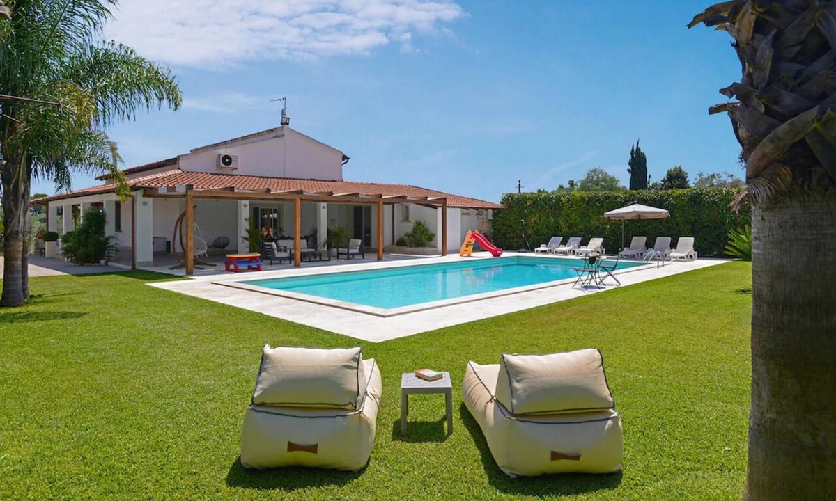 Syracuse Villa | VILLA FRATI - Elegant Accommodation with 4 Bedrooms