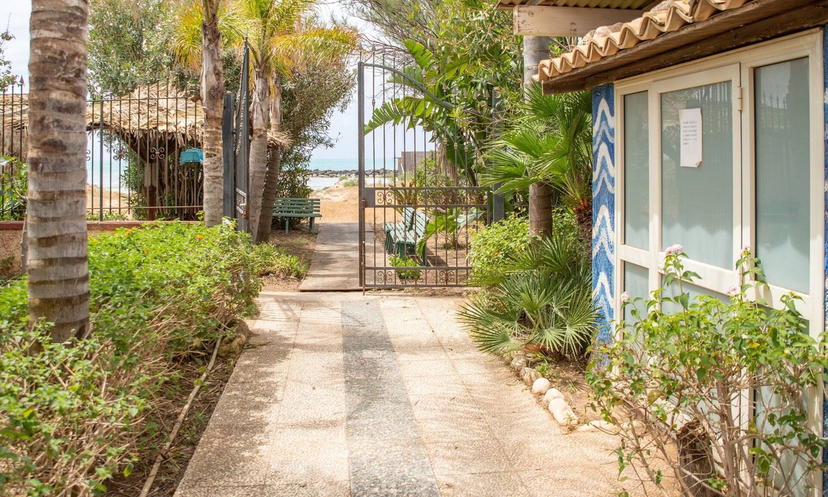 Donnalucata Villa | Villa 'Fronte Mare Liolà - 4 guests' with Sea View, Private Beach Access