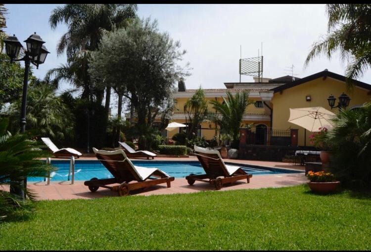 Aci Sant'Antonio Villa | Villa Gialla