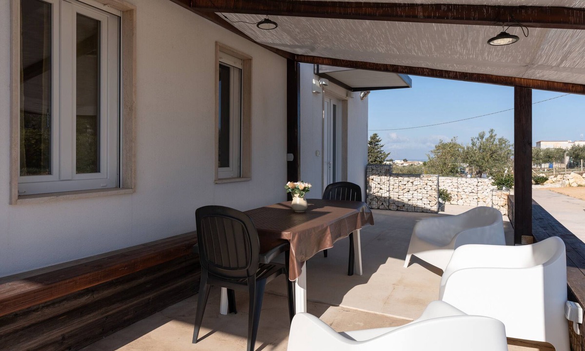 Alcamo Marina Villa | Villa 'Giulia' with Sea View, Wi-Fi and Air Conditioning
