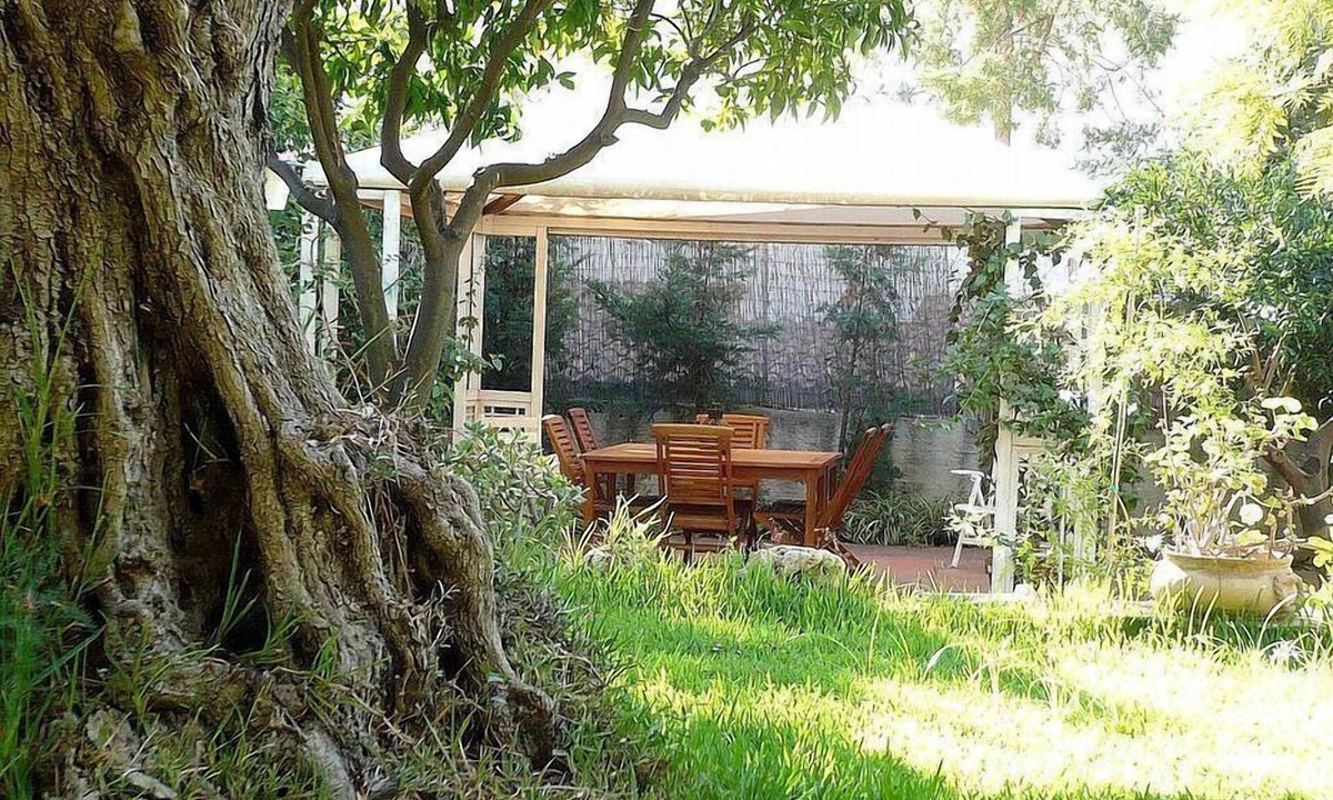 Mondello House | Villa Igina: A welcoming apartment that covers the entire ground floor of a villa in a quiet position, located on a hillside above the sea, with Free WI-FI.