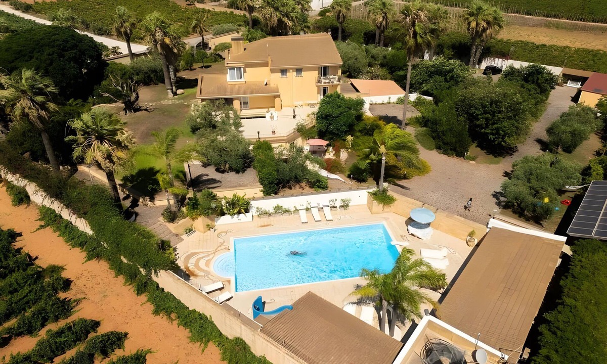 Marsala Villa | Villa 'Il Filo Di Perle' with Sea View, Wi-Fi, and Air Conditioning