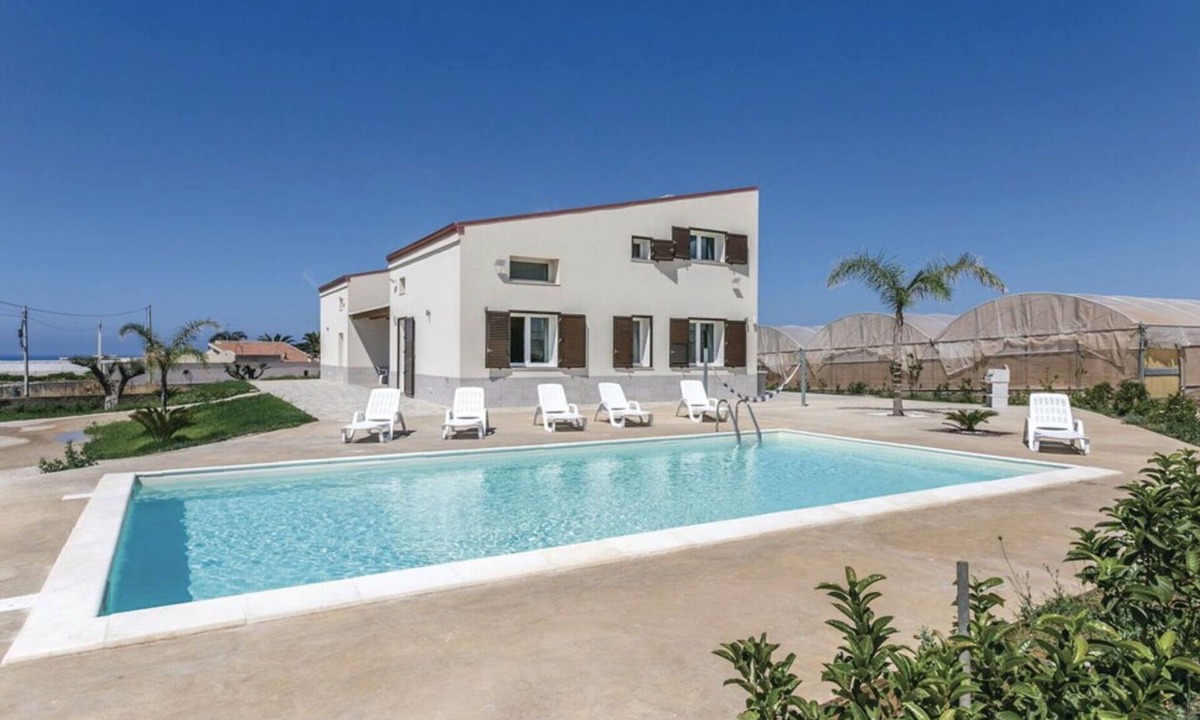 Ragusa Villa | Villa in Marina Di Ragusa with 5 bedrooms sleeps 13