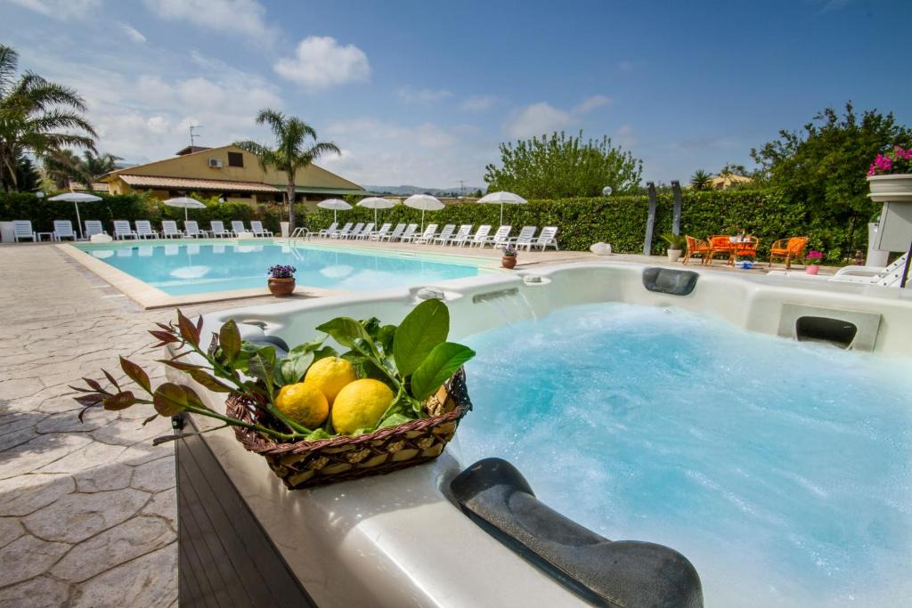 Piana Calzata House | Villa in recidence a 100 metri dal mare con servizio di piscina a 100 metri vicino Cefalu