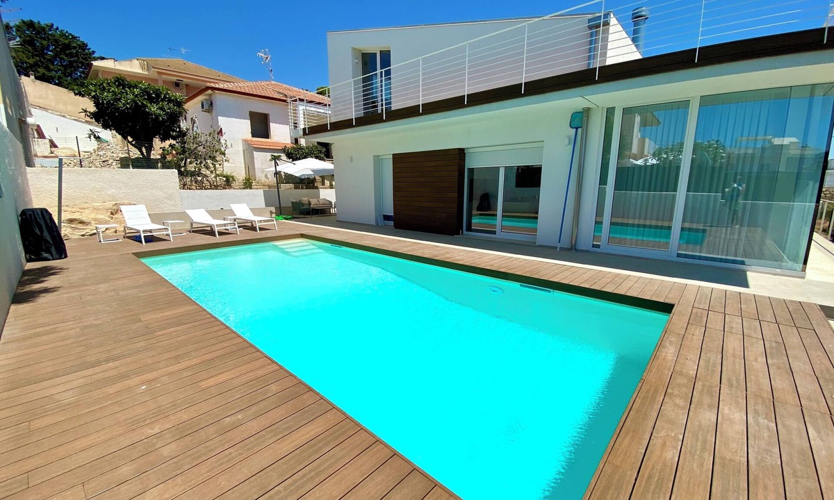 Marina di Ragusa Villa | Villa in Sicilia Vicino al Mare, Piscina Privata Riscaldata e Grande Open Space