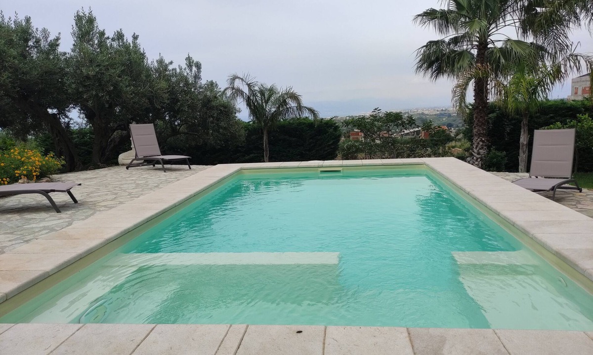 Castellammare del Golfo Villa | Villa Marianninswimming pool with hot tub in private garden