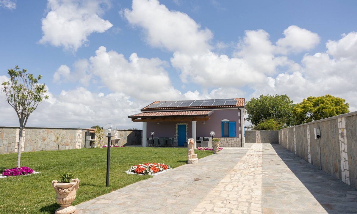 Capaccio Scalo Villa | Villa 'La Casa Vacanza Dei Sogni' with Terrace, Wi-Fi and Air Conditioning