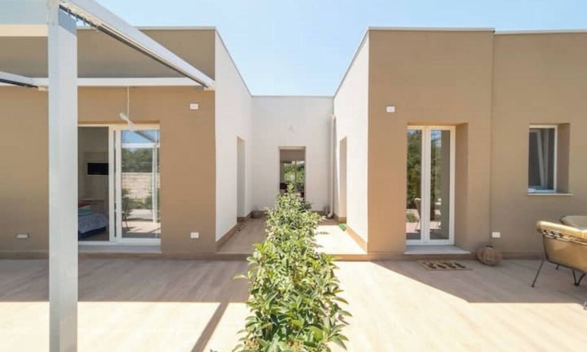 Syracuse Villa | Villa Le Tre Muse Beach | parking, swimming pool and 4 minutes by the sea.