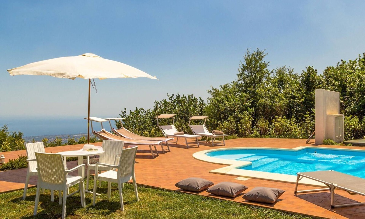 Mascali House | Villa Le Vignoble in Montargano by Interhome