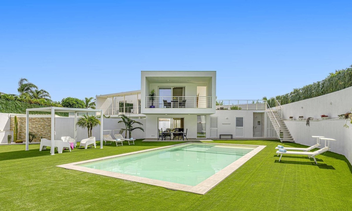 Marina di Ragusa Villa | Villa Lobelia by Villa Plus