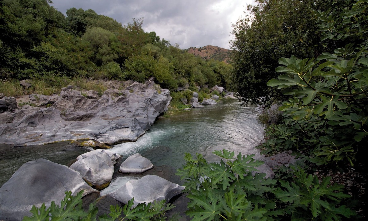 Mitogio House | VILLA MILLEDUCI. private access to the Alcantara River and near Etna and Taormina