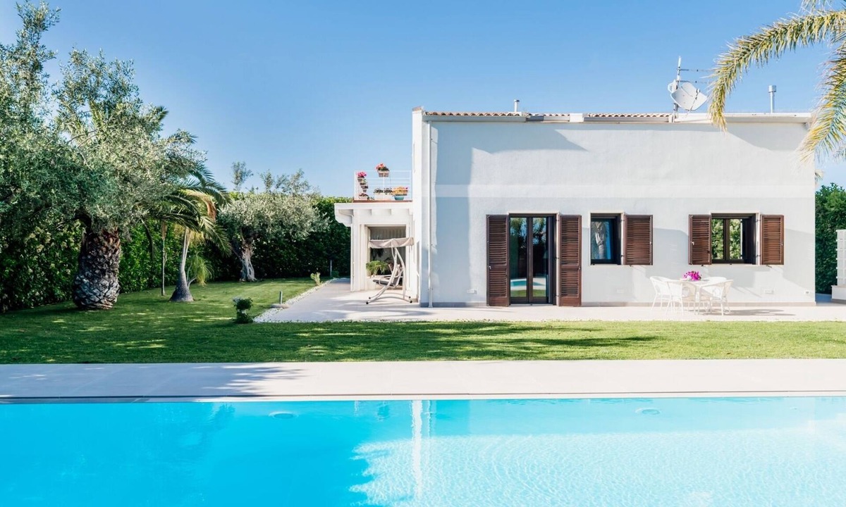 Marina di Ragusa Villa | Villa Marbella, a short walk from the beach
