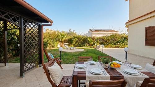 Punta Milocca Villa | Villa Medea, con giardino, a 150m dal mare, Relax totale a Siracusa