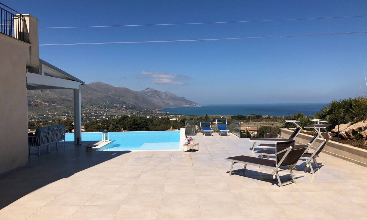 Castellammare del Golfo Villa | Villa MiraScopello: LARGE HEATED INFINITY POOL WITH WHIRLPOOL (WI-FI)