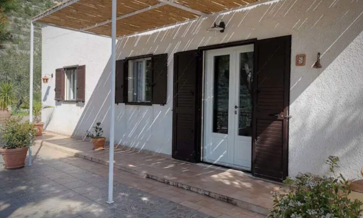 Monte Sant'Angelo Villa | " Villa Mon Plaisir " Relaxation and Nature on the Gargano.