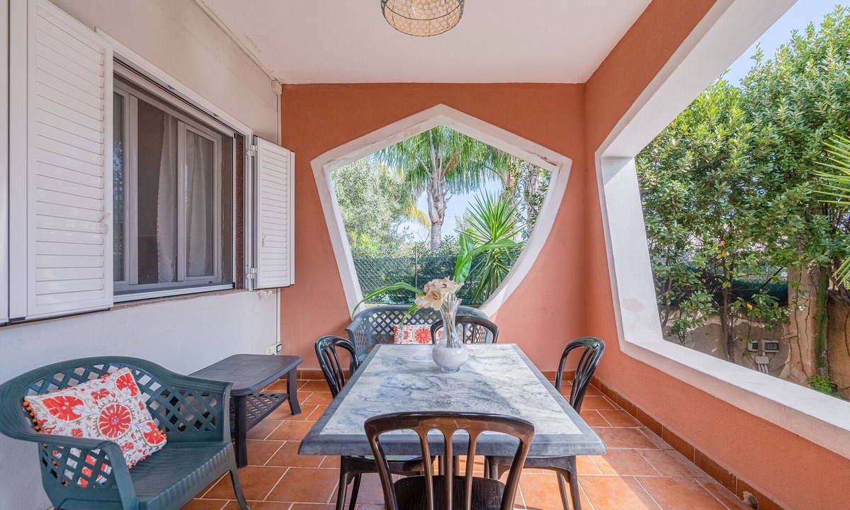 Fontane Bianche Villa | Villa 'Morgana' with Private Terrace, Wi-Fi and Air Conditioning