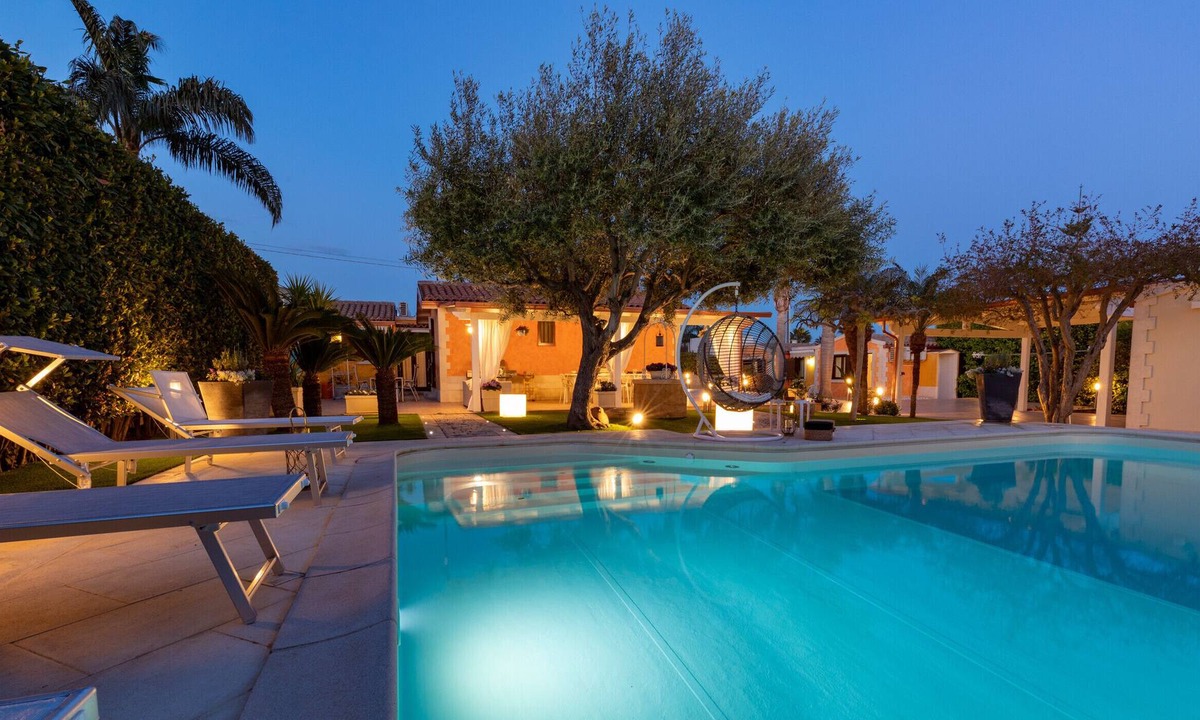 Pozzallo Villa | VILLA NAIVE con piscina privata