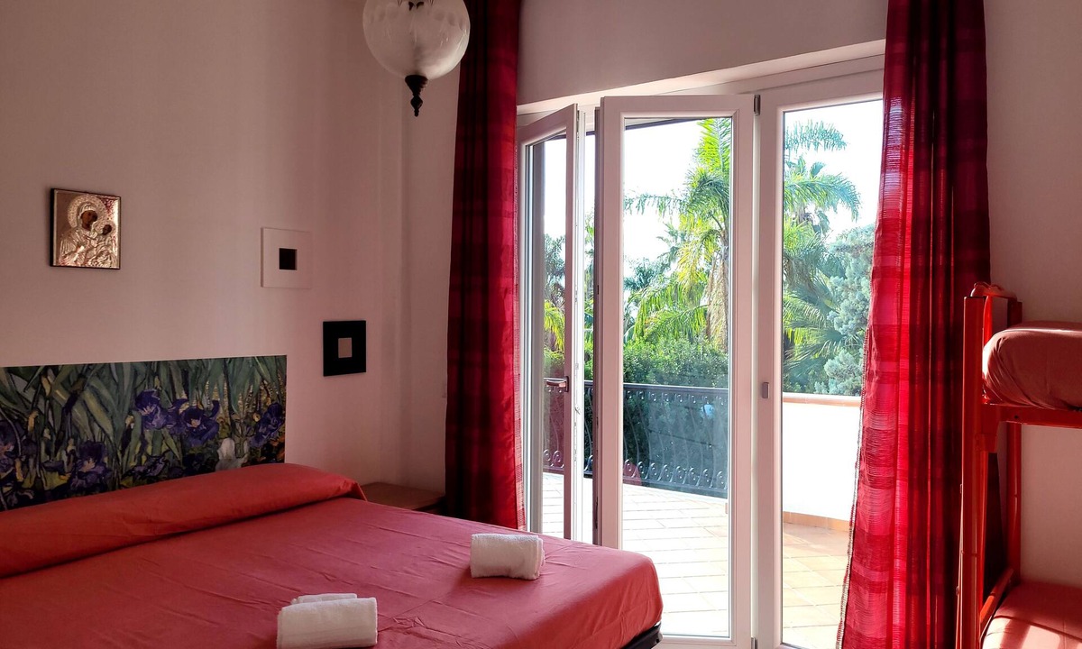 Castellabate Villa | Villa on two levels large garden and parking space about 350 meters from the sea