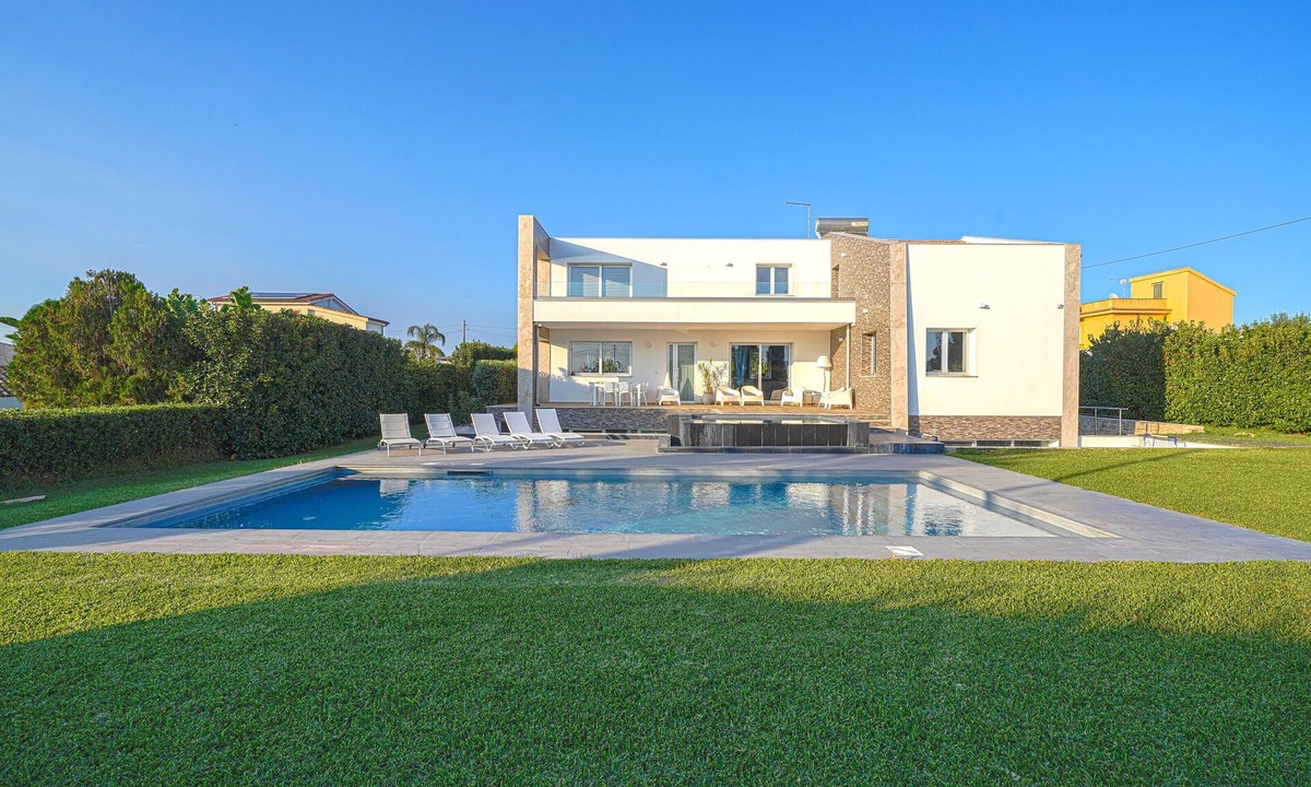 Plemmirio Villa | Villa Opulentia with Pool and Sea View