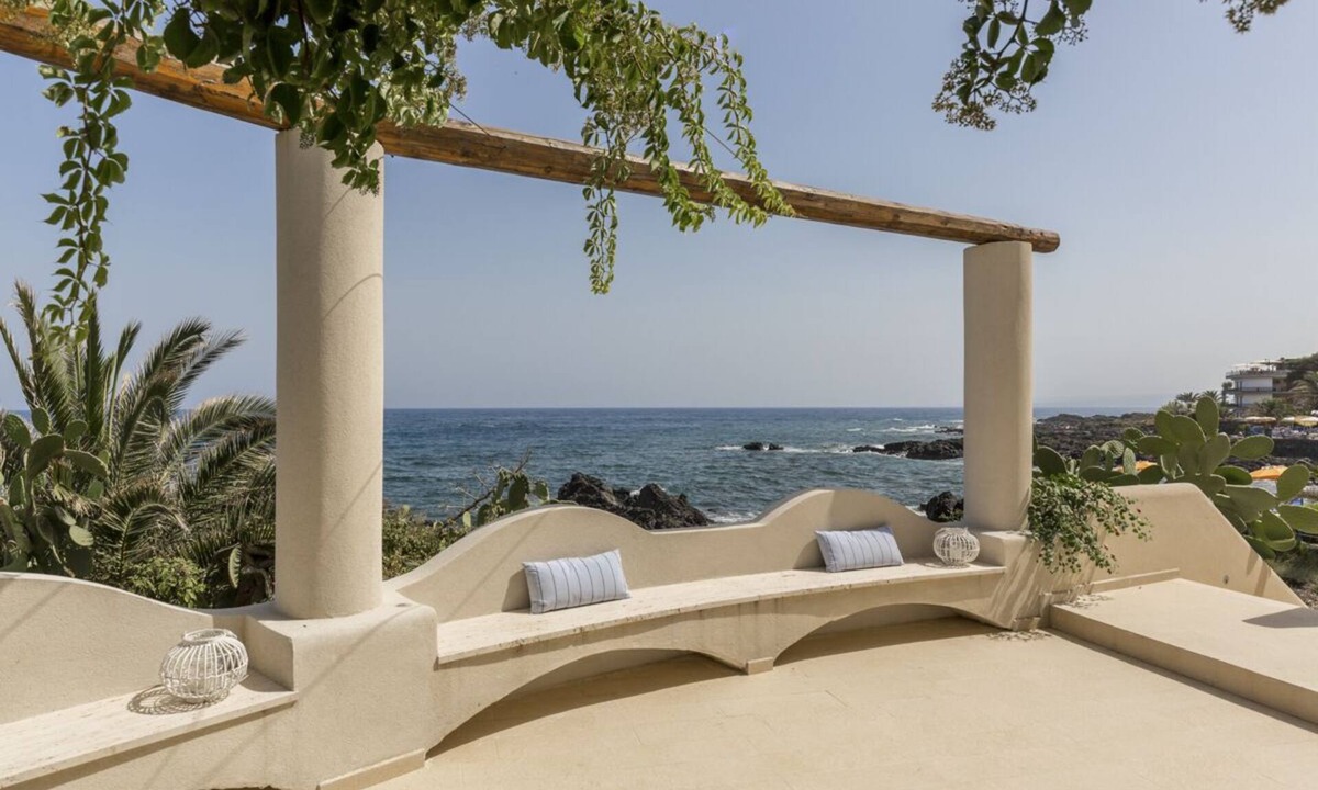 Giardini Naxos Villa | Villa Ornelia - Six Bedroom Villa, Sleeps 12