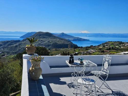 Pianoconte Apartment | Villa Paradiso - spectacular sea view over volcanoes