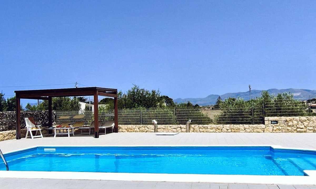Alcamo Marina Villa | Villa 'Paradiso' with Private Pool, Wi-Fi and Air Conditioning