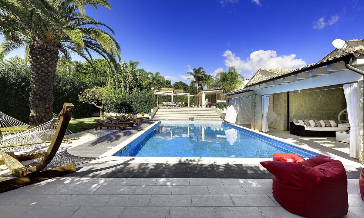 Scicli Villa | Villa PIETRABIANCA is the ideal solution for anyone who wants to spend a holiday by the sea