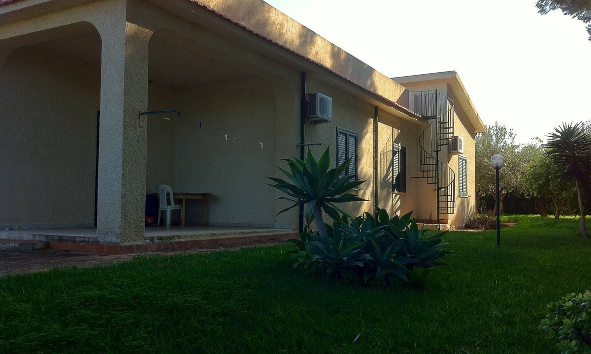 Menfi Villa | Villa Polimnia sleeps 8. There are 4 bedrooms, two bathrooms and terraces.