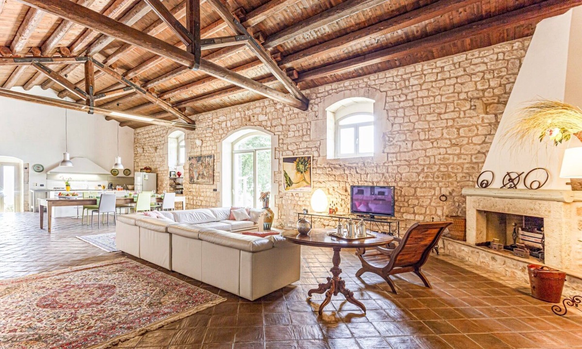 Rosolini Villa | Villa Ramunna by Villa Plus