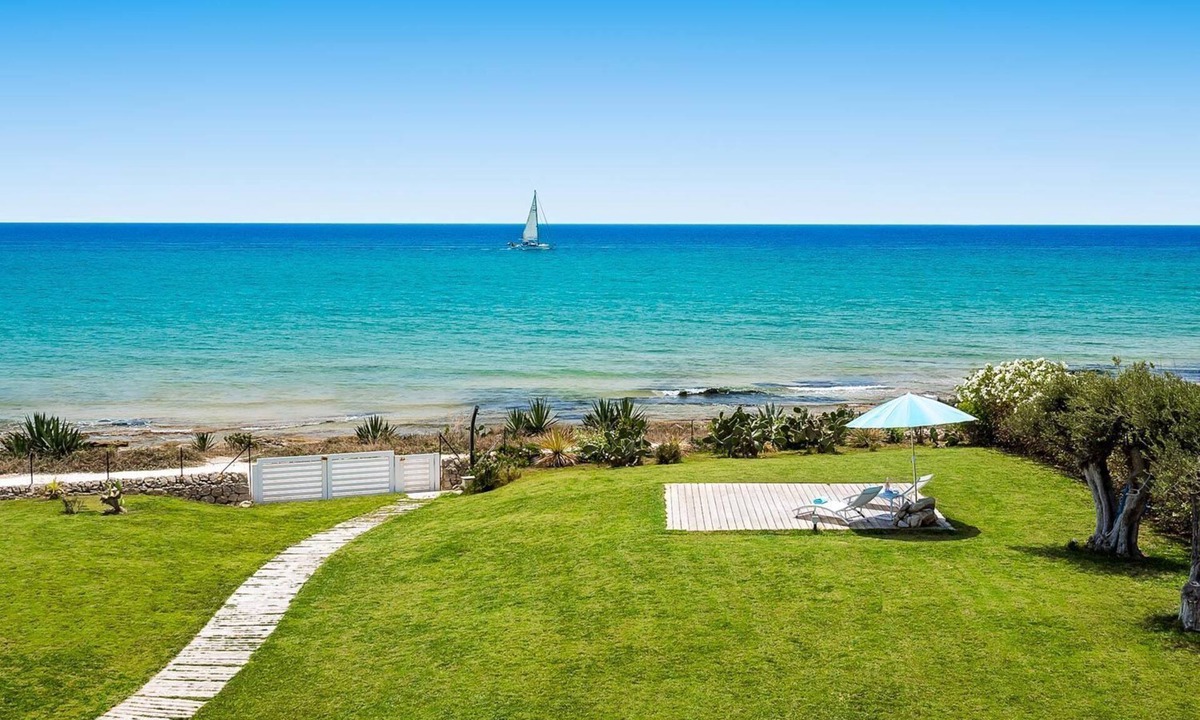Marina di Modica Villa | Villa Regilione - Five Bedroom Villa, Sleeps 10
