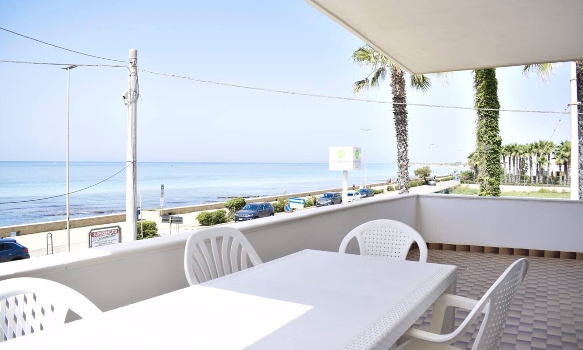 Torre Vado Villa | Villa 'Residence L'ebbrezza Del Mare' with Sea View, Wi-Fi and Air Conditioning