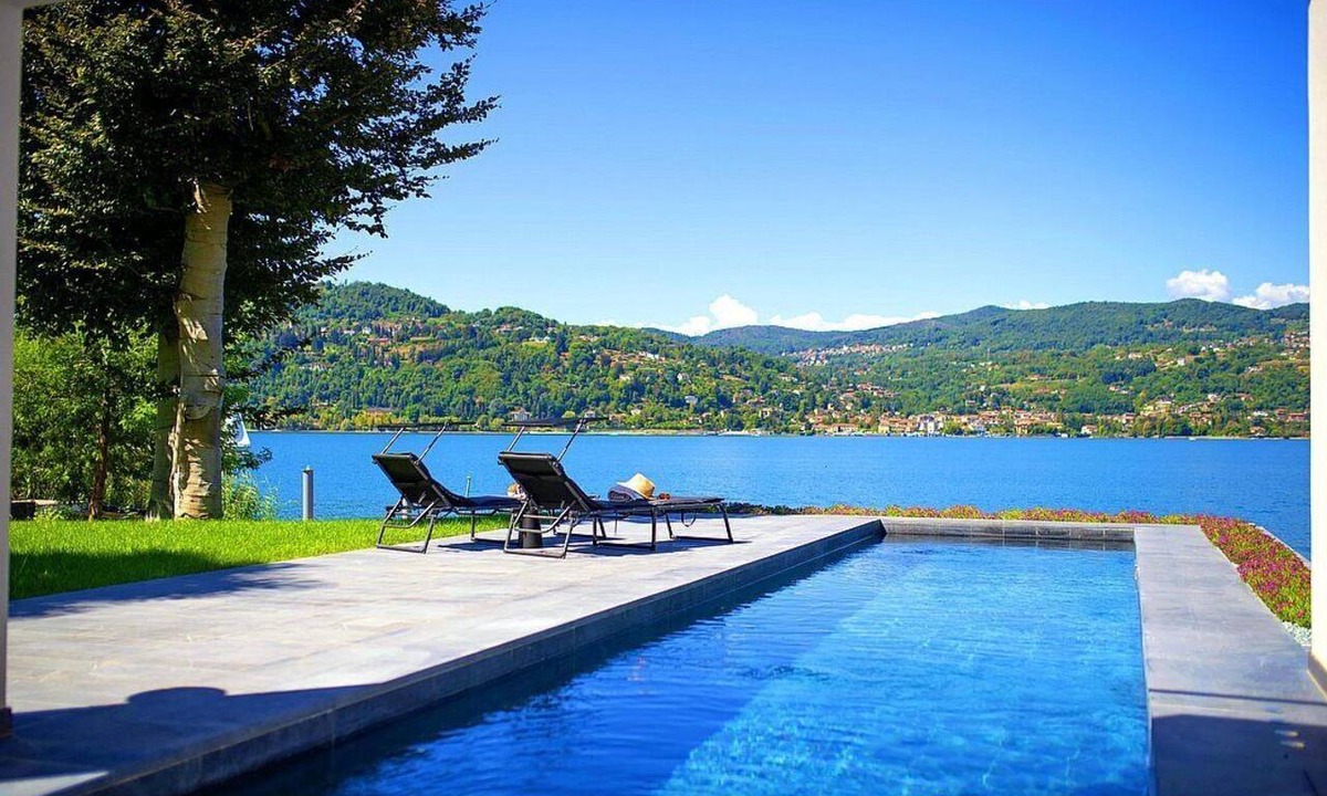 Angera Villa | Villa Ronia: An elegant and modern four-story villa located right on the Lake Maggiore, with Free WI-FI.
