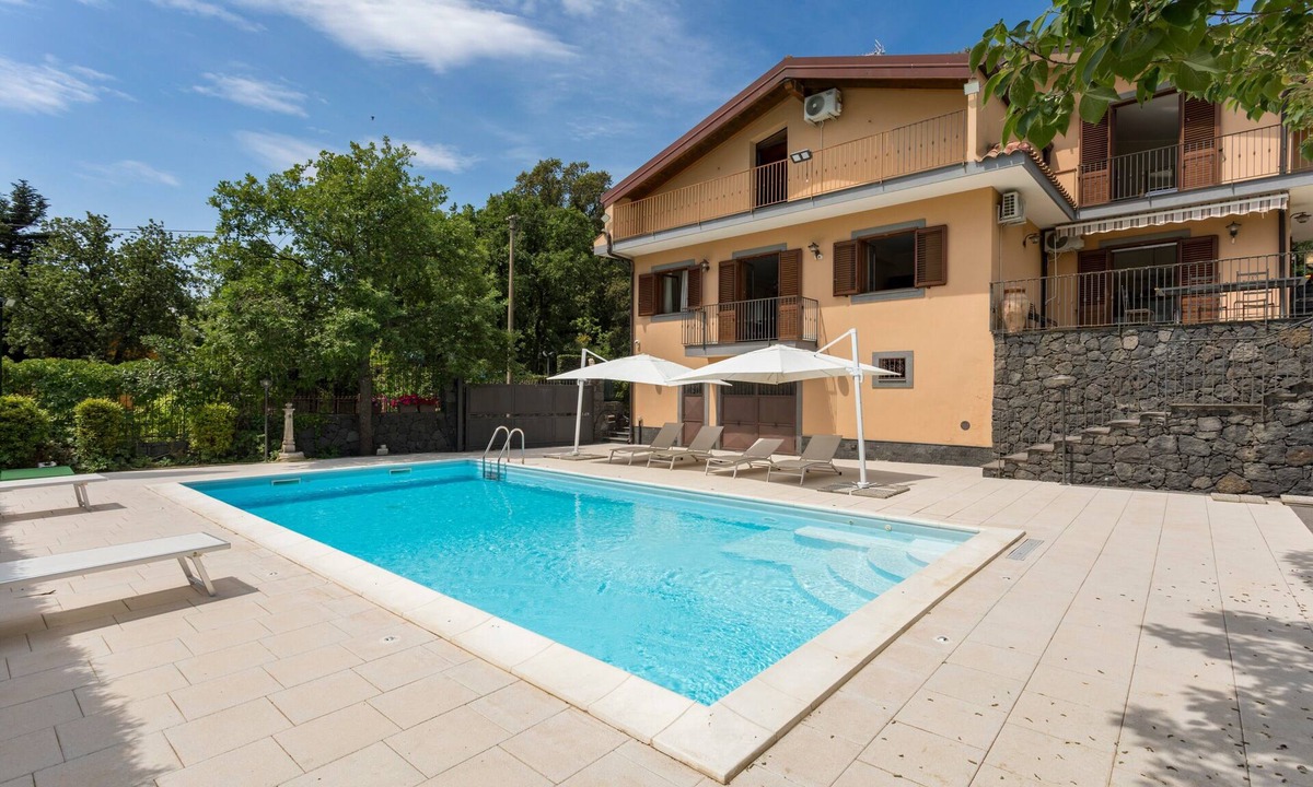 Viagrande Villa | Villa Sara sull'Etna with Private Pool, Whirlpool & Wi-Fi