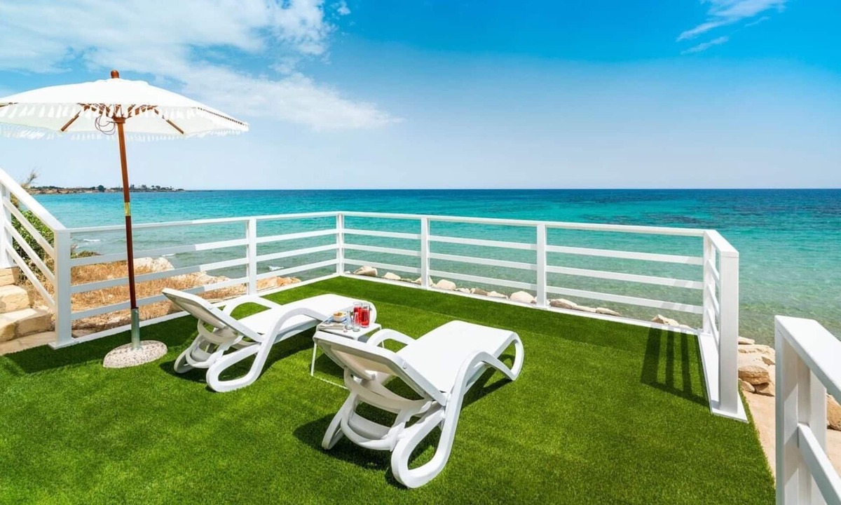 Noto Marina Villa | Villa Saveria (4 Guests) - Seafront with jacuzzi