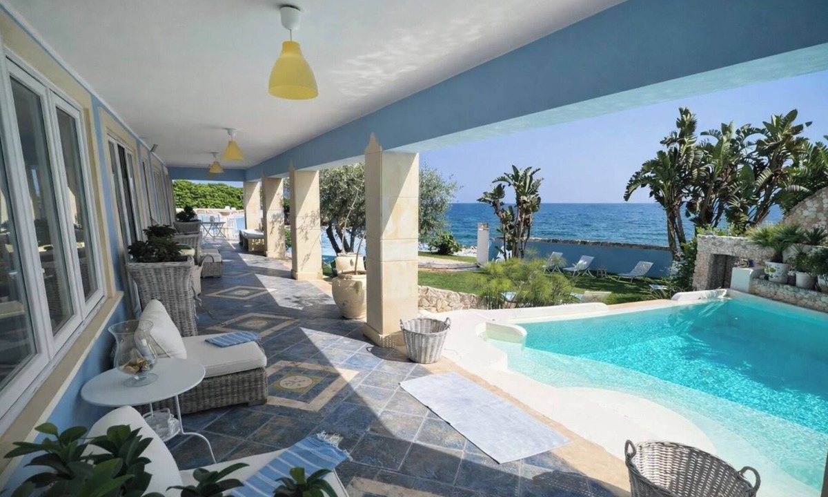 Fontane Bianche Villa | Villa Seranta, sea front villa near town