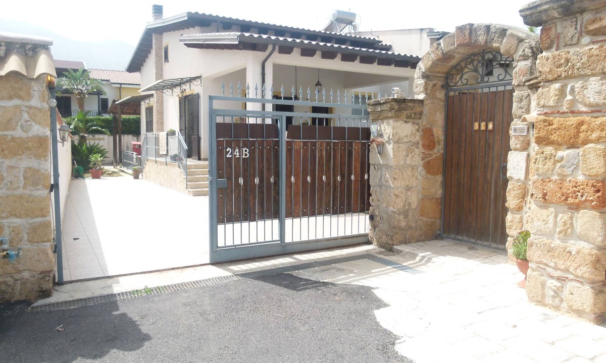 Villa Grazia di Carini Villa | Villa sleeps 6 with hydromassage tub